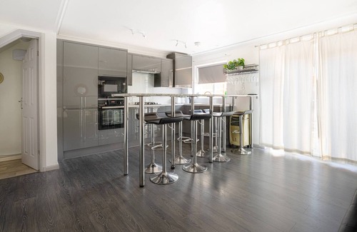 Peacehaven Apartment | Family Holiday Home With Hot Tub Sleeps 8