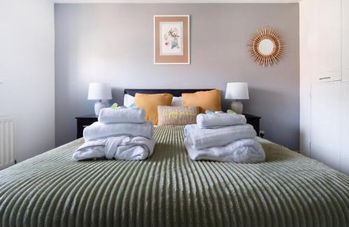Peacehaven House | Family Holiday Home With Hot Tub Sleeps 8