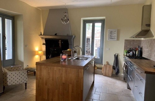 Pergola House | Family holiday home with great view, heated pool and pizza oven