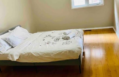 Churchill Meadows House | Family home 5 bedroom home in Mississauga free parking