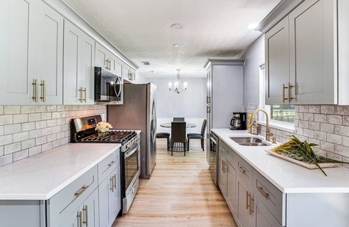 Crowley House | Family Home in Ft Worth Suburbs Near Benbrook Lake