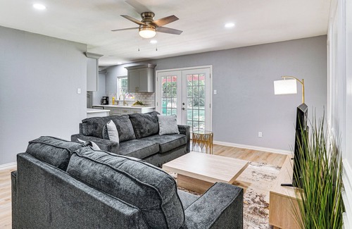 Crowley House | Family Home in Ft Worth Suburbs Near Benbrook Lake