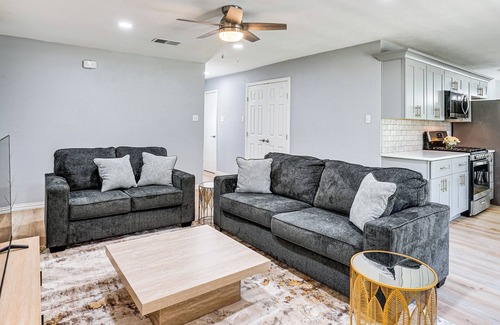 Crowley House | Family Home in Ft Worth Suburbs Near Benbrook Lake