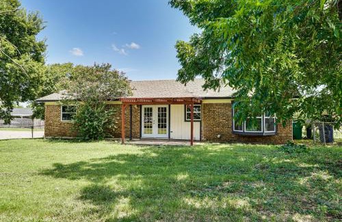 Crowley House | Family Home in Ft Worth Suburbs Near Benbrook Lake