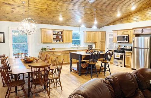 Effingham House | Family Home on Lake Sara