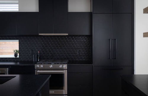 Southeast Edmonton House | Family Home | Rooftop Patio | King | Fire Table | GYM