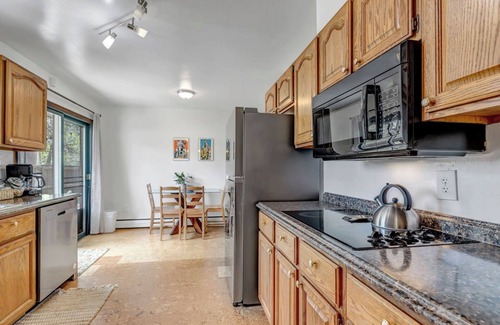 Applewood Villages House | Family Home | Sleeps 10| Near Mountains