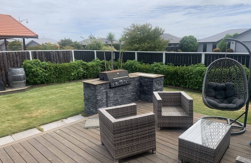 Kaiapoi House | Family Home ten mins from beach - central location