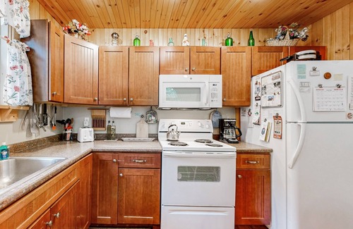 Stratton House | Family Home w/Great Yard, Fireplace, Kayaks, AC & WiFi - Near Skiing/Lakes