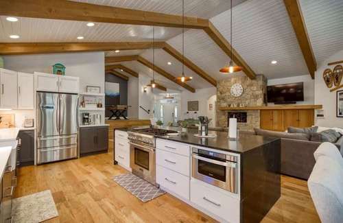 Pagosa Springs House | Family Home w/Hot Tub + Mountain Views