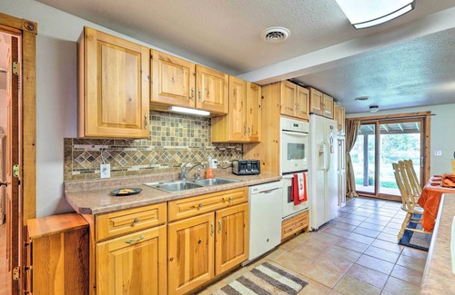 Elwood House | Family Home w/Hot Tub - Walk to Johnson Lake!