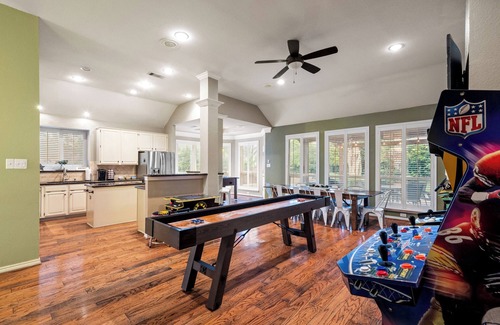Southwest Carrollton House | Family Home w/Pool & Hot Tub + Huge Gameroom