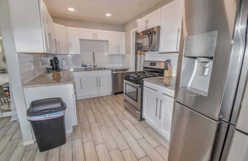 Southeast House | Family Home with Large Yard & Golf Theme Near Rail