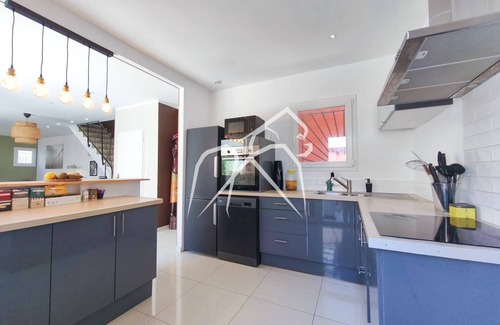 Cournonsec House | Family home with pool 15mns from the Mediterranean!