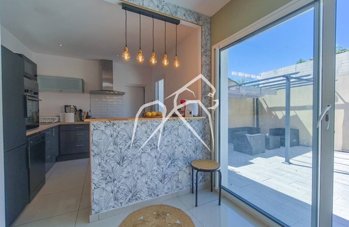 Cournonsec House | Family home with pool 15mns from the Mediterranean!