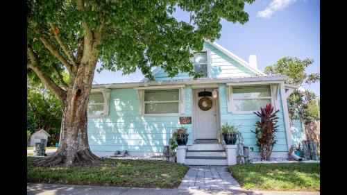 Saint Cloud House | Family Home with Private Pool Yard Only 24 Mi to Disney