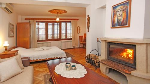Slivek Hotel | Family Hotel Varosha 2003
