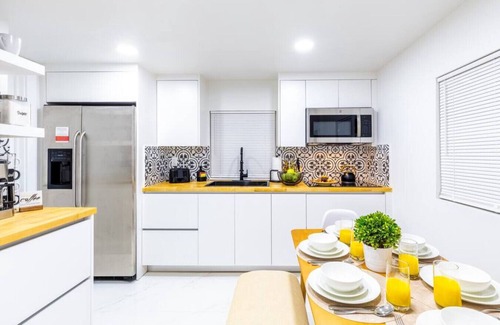 Gladeview House | Family House | 10 mins to Wynwood | Fire pit