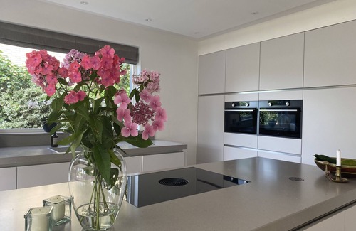 Abcoude Villa | Family house, 4 x 2 bed, waterfront villa - Amsterdam