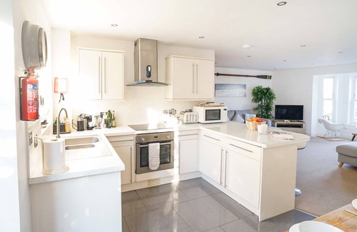 Cowes House | Family House w Parking and Garden - Central Cowes