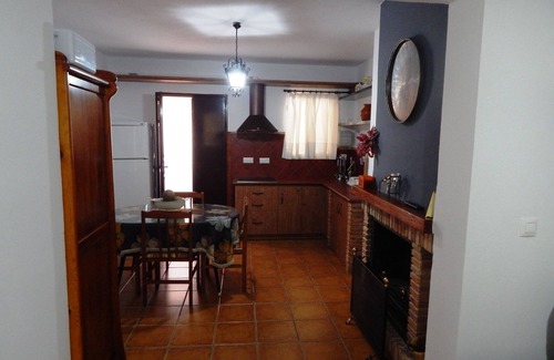 Baena Cottage | FAMILY HOUSE WITH POOL AND PADDLE TRACK