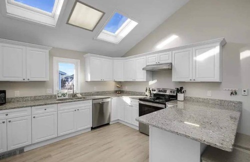 Hampton Apartment | Family, Kid, & Pet-Friendly, Sleeps 6+, Backyard & Grill