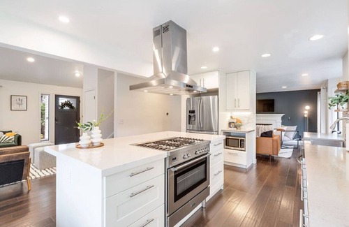 Redmond House | Family | King Bed | Backyard | Game Room | AC