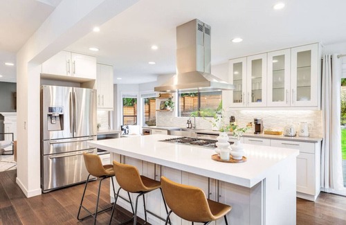 Redmond House | Family | King Bed | Backyard | Game Room | AC