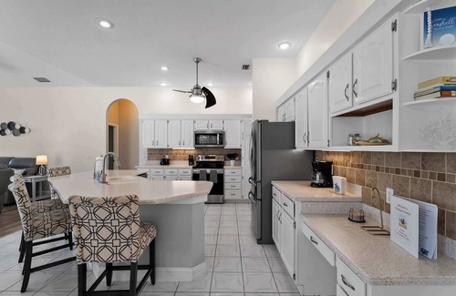 Port Charlotte House | Family Lake Front Getaway, Heated Pool Dock/Kayak