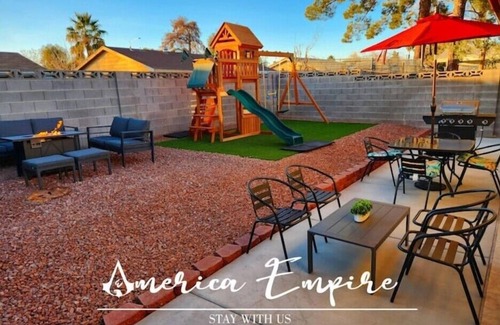 Las Vegas House | Family Largue House: Slide, Game Room & Jacuzzin