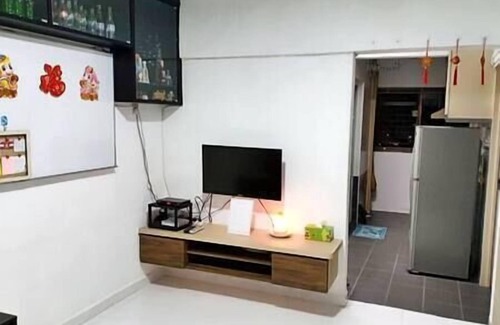 Downtown George Town Apartment | Family Leisure Homestay @ Macallum