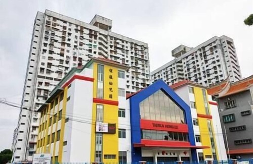 Downtown George Town Apartment | Family Leisure Homestay @ Macallum