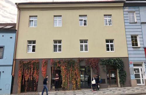 Vrsovice House | Family Lorenz & Coffee House