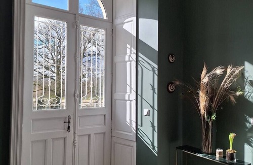 Saint-Jean-de-Linieres House | Family manor house