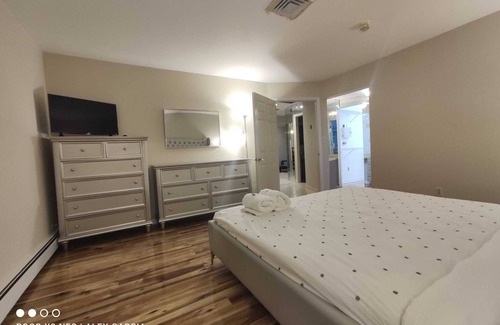 Fort Lee House | Family nice house with parking and front yard ,