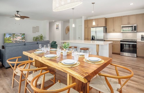Makaha Valley House | Family Oceanview Oasis, Hot Tub, 5min to beach