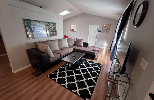 Ocoee House | Family Paradise. 3 Bedrooms, 2 Bathrooms.