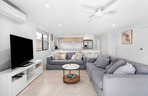 Palmview House | Family-Perfect Home: Relax, Swim, Explore, Repeat!