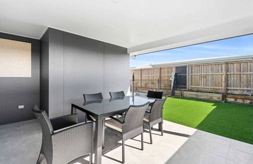 Palmview House | Family-Perfect Home: Relax, Swim, Explore, Repeat!