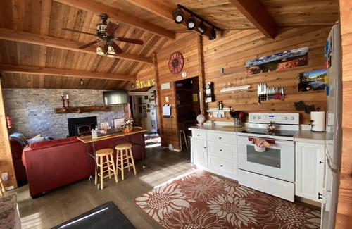 Meadow View Heights Cabin | Family & Pet friendly! THAT Cabin with the amazing view!