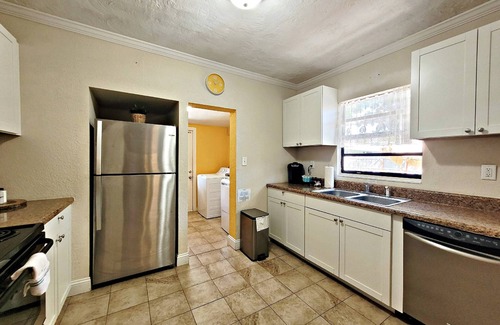 Holly Hill House | Family-Pet-Friendly, Everything You Love Is Conveniently Nearby-Privacy Fenced Backyard-Secure WiFi!