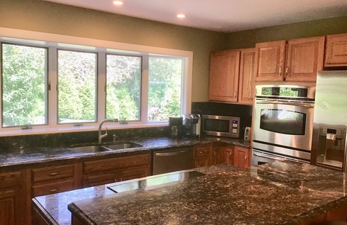Montauk House | FAMILY/PET friendly! 5 BR, Outdoor Shower/Hot tub, fenced yard! EHRR#16-129