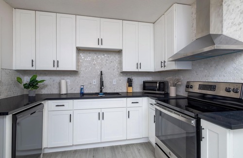 Euless House | Family & Pet Ready Duplex - Near Local Attractions