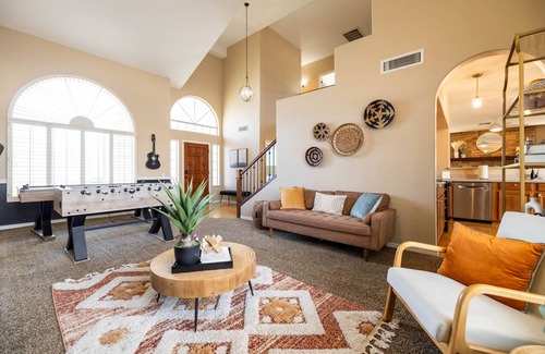 Val Vista Lakes House | Family Poolside Fun, Golf & Games!