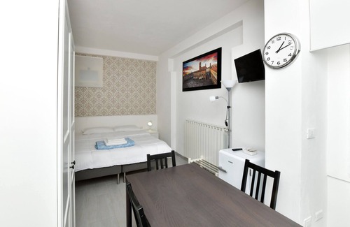 San Lazzaro di Savena House | Family Room with private bathroom
