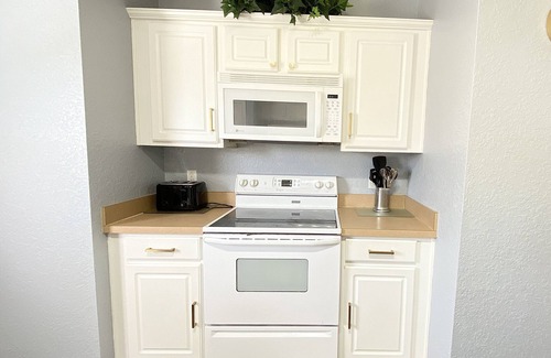 Silver Creek House | Family Retreat | 5-BR Home with Pool, 15 Miles to Disney