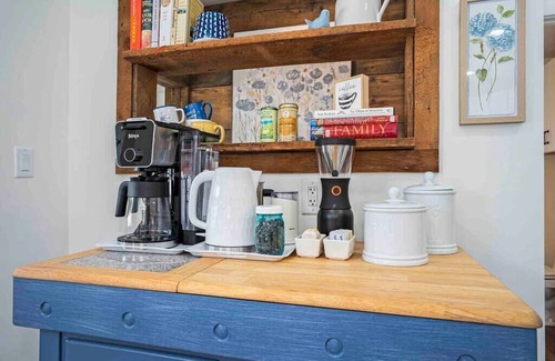 Spring Lake House | Family Retreat at Village Farmhouse - Near Grand Haven Beach
