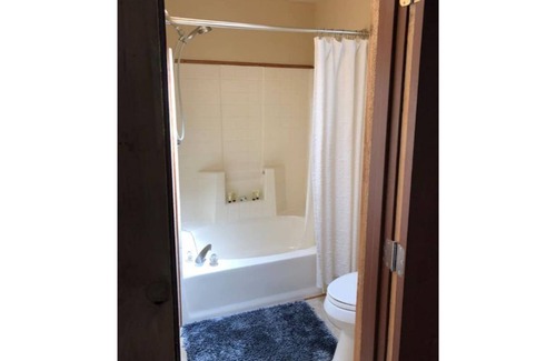 Days Creek House | Family Retreat-Entire Converted Barn-Farm Tours