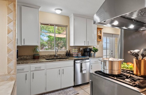 South Scottsdale House | Family Retreat: Hot Tub, Games & Backyard Oasis