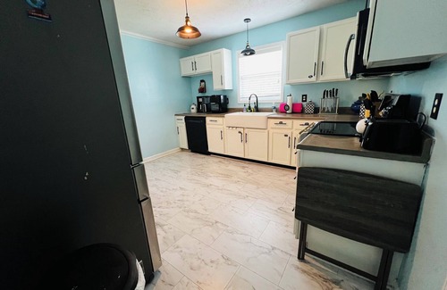 Pine Forest House | Family Retreat l Fenced yard I Outdoor Grill & Games I Near Ft Bragg